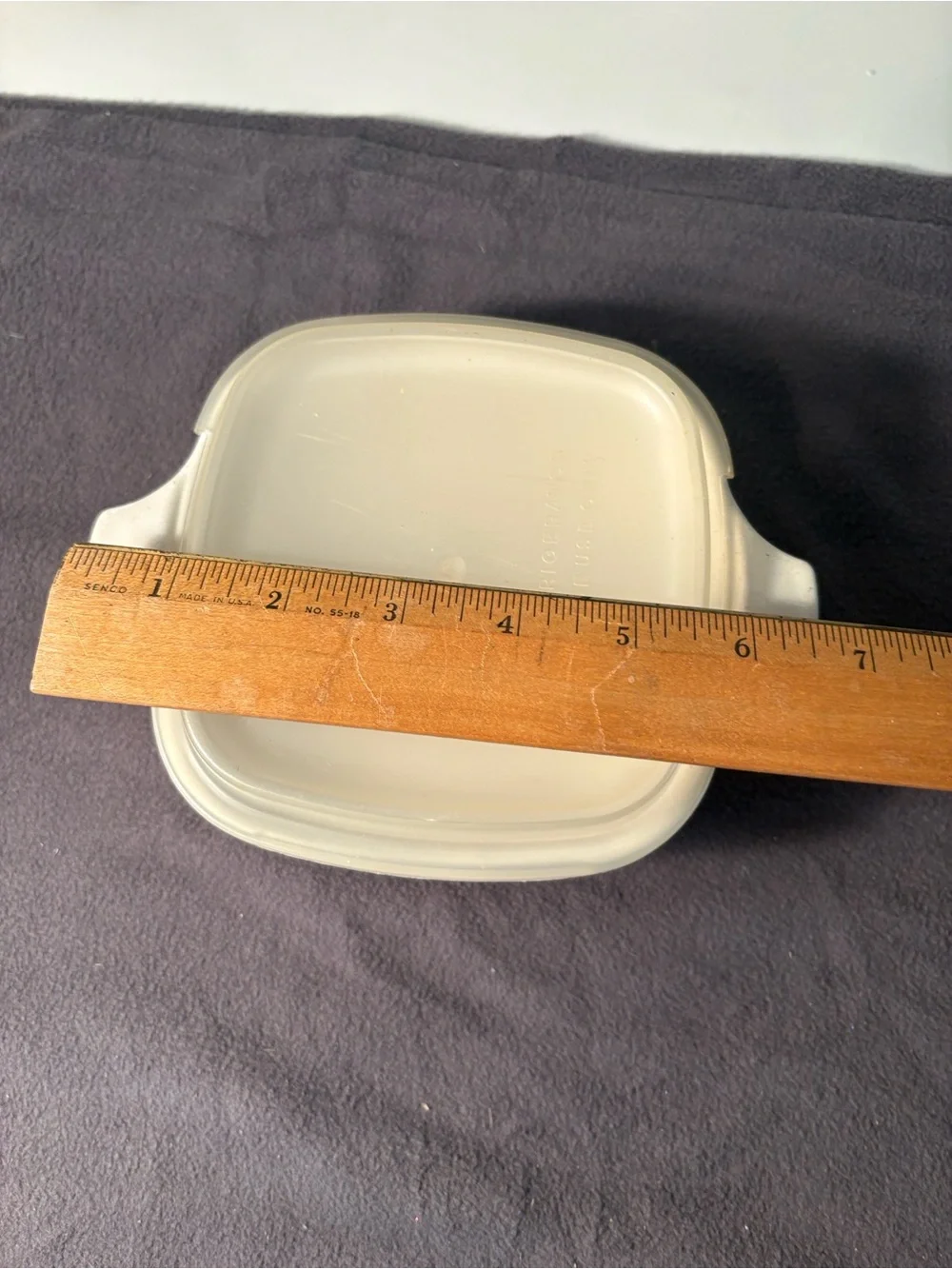 Vintage corning ware, set of two baking dishes with one refrigerator storage lid